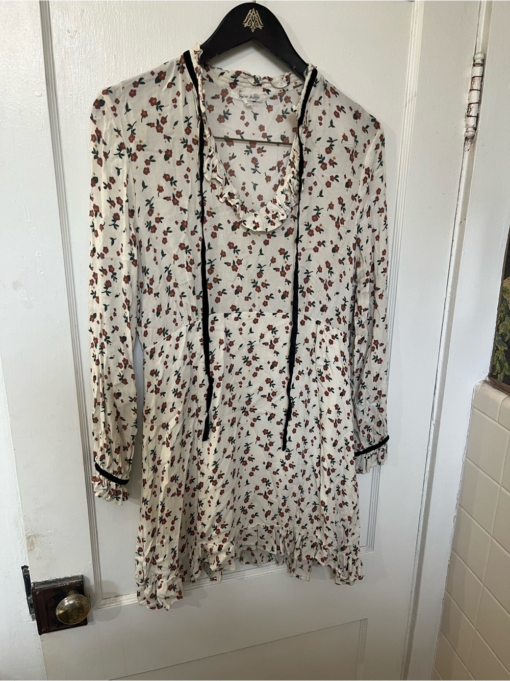 Taylor & Sage Ditsy Floral Ruffle Mini Dress Cream Red Long Sleeve Size L EUC